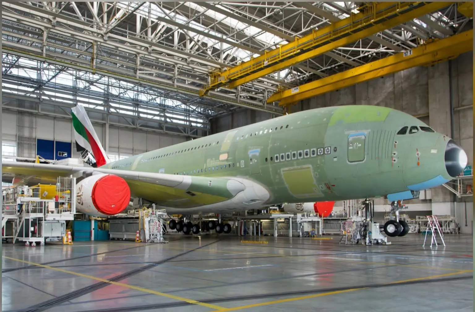 من 3600 لتر طلاء إلى 8000 ساعة عمل.. رحلة تجميل إيرباص A380